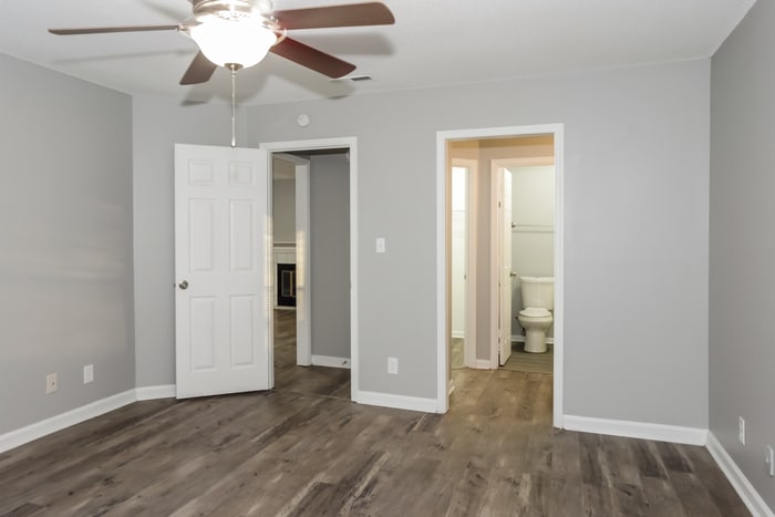 Building Photo - 13905 SW Clovis Cir
