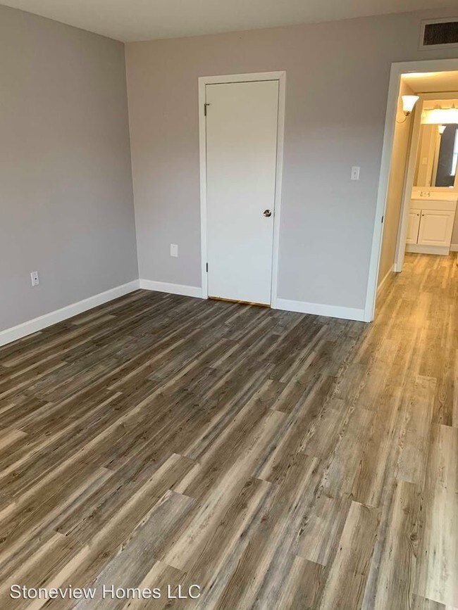 Building Photo - 724 Teasel Dr