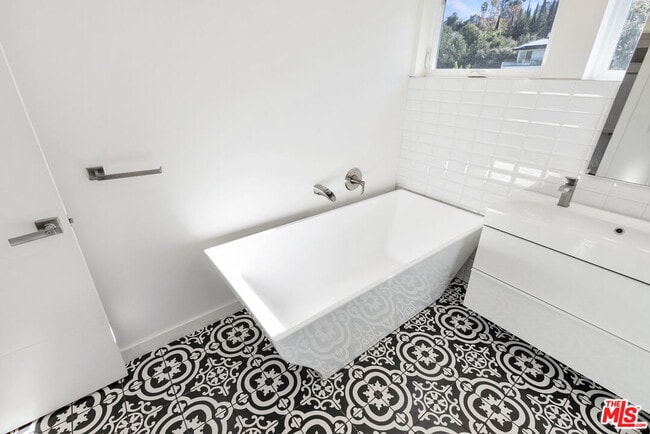 Building Photo - 26349 Fairside Rd