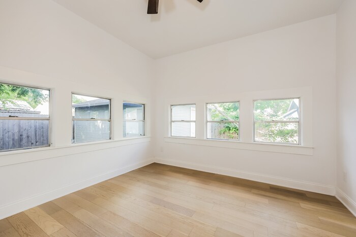 Building Photo - 302 W Dabney St