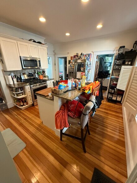 Kitchen - 85 Clifton St