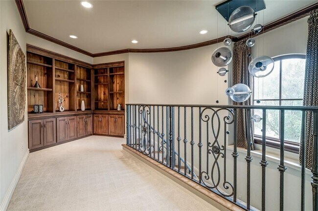 Building Photo - 5701 Mistletoe Ct