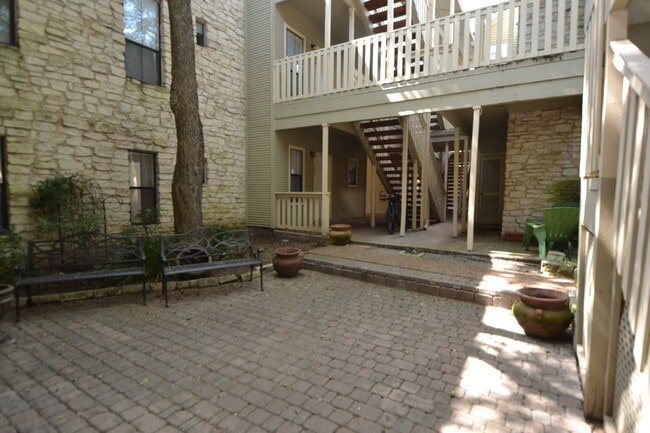 Building Photo - 4401 Speedway- Free Cable and Internet-Available for August!