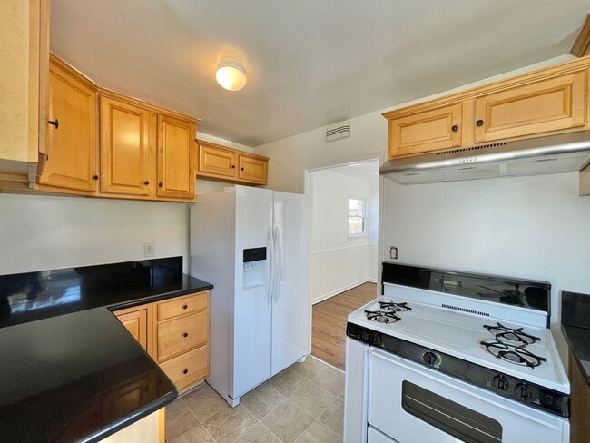 Building Photo - Charming West LA Home!