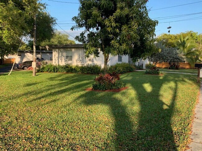 Interior Photo - 5819 Polk St Hollywood, FL 33021