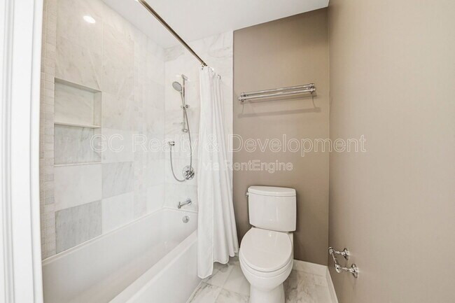 Building Photo - 276 S Kenilworth Ave