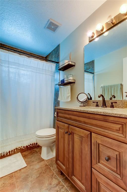 Building Photo - 7214 S De Soto St