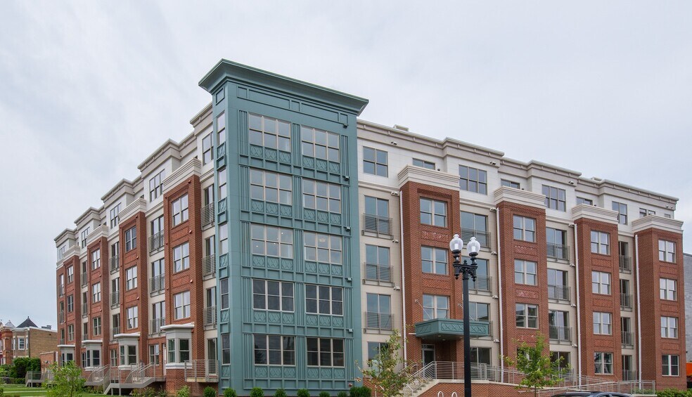 Building Photo - 1350 Maryland Ave NE