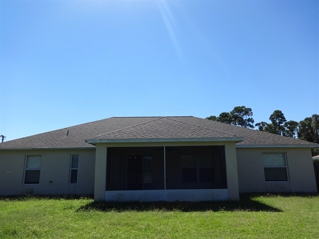 Building Photo - 843 SE Carnival Ave