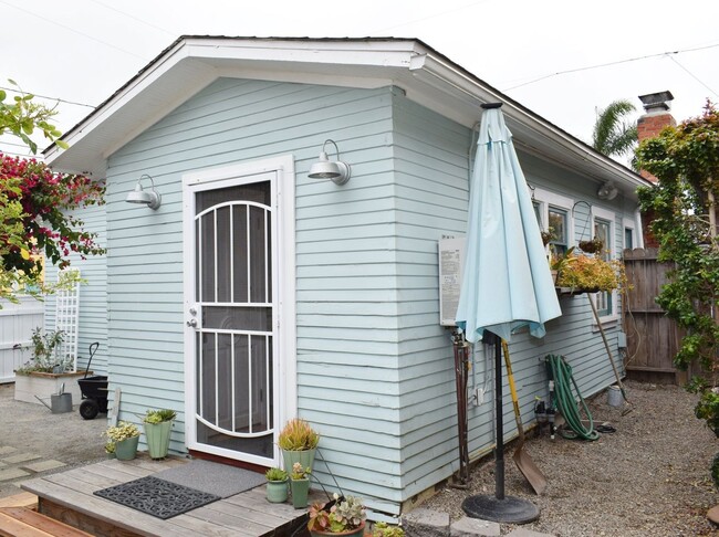 Building Photo - University Heights- Charming 2BR 1BA Craft...