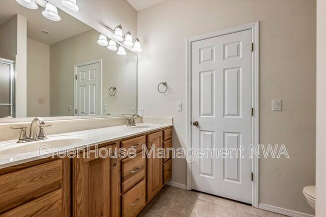 Building Photo - 5 Tanyard Ln