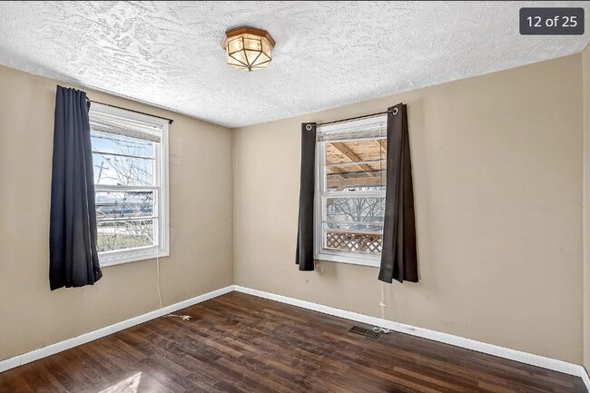 Building Photo - 3-Bedroom Home + Bonus Room in SE Springfield