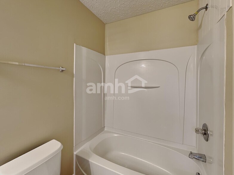 Building Photo - 8067 Lawrence Woods Pl