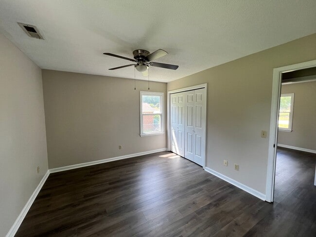 Building Photo - Cozy Home, Great Location!