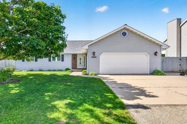 Building Photo - 3033 W Hiawatha Dr