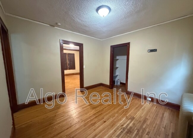 Building Photo - 2646 Dupont Ave N