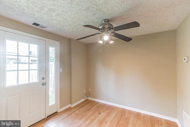 Building Photo - 6302 Betsy Ross Ct