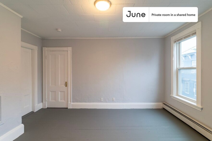 Building Photo - Room in Shared 3 bed/1 bath home