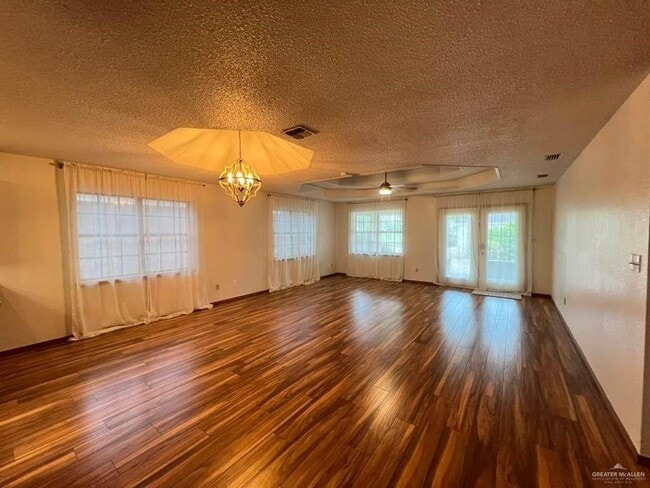 Building Photo - 12 Santa Anna Dr