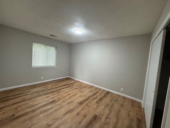 Building Photo - 610 Bremer Dr
