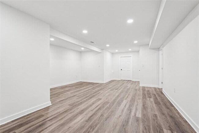 Building Photo - 119 Kelso Dr SW
