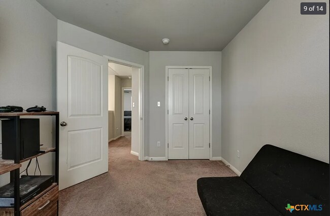 Building Photo - Beautiful and Convenient! 3 bed 2 1/2 bath...