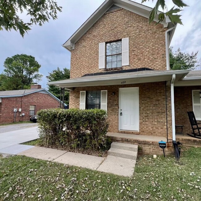 Building Photo - 2 Bed, 1.5 Bath Townhouse with Fireplace in Murfreesboro