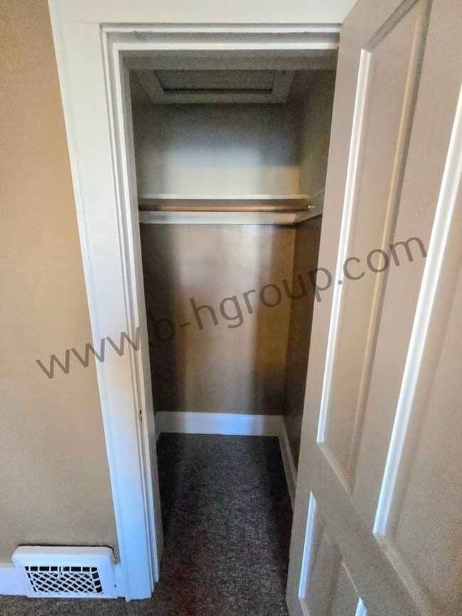 Building Photo - 405 61st St