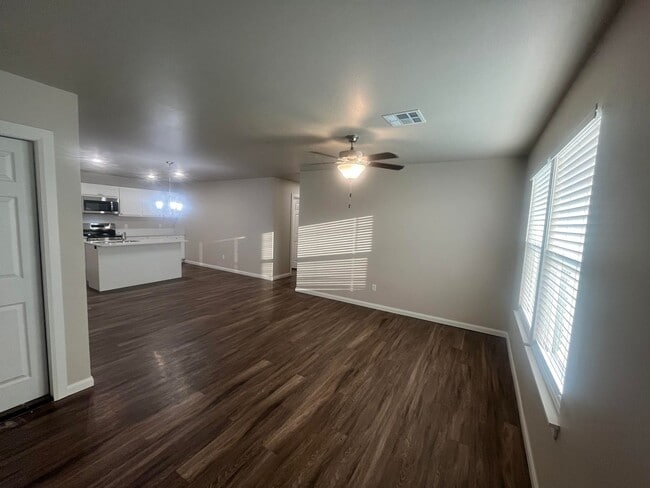 Building Photo - Stunning 3-Bedroom Home for Rent in Yukon,...