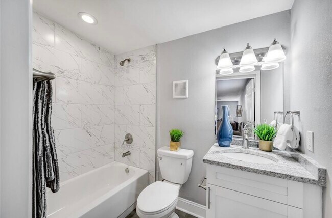 Building Photo - 3703 W Leila Ave