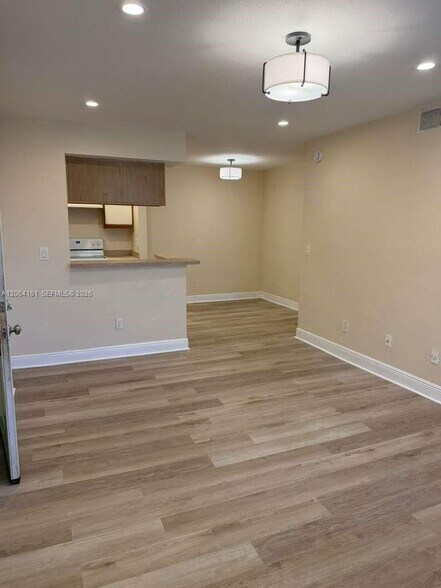 Building Photo - 1247 SW 46th Ave