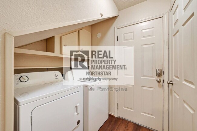 Building Photo - 902 Arrowhead Dr