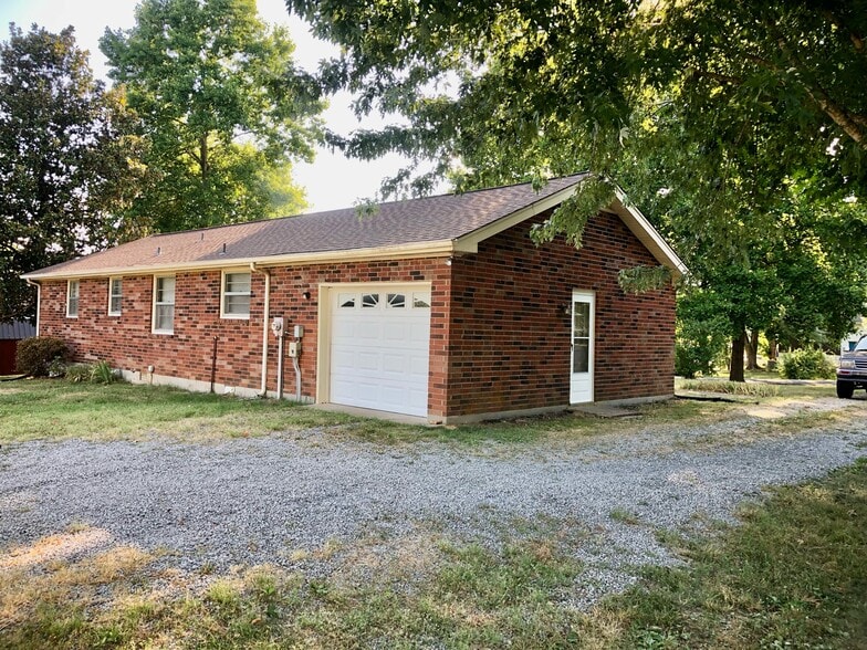 Building Photo - 2303 Bradley St