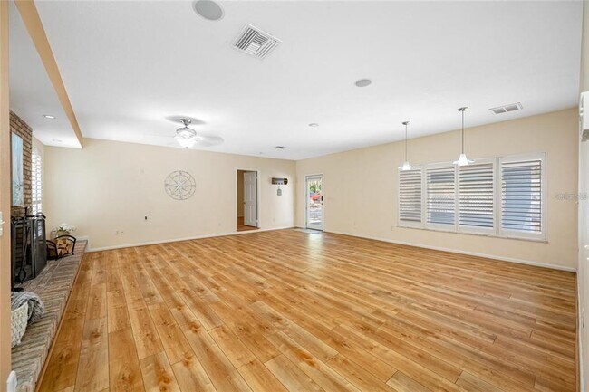 Building Photo - 401 Whitcomb Blvd