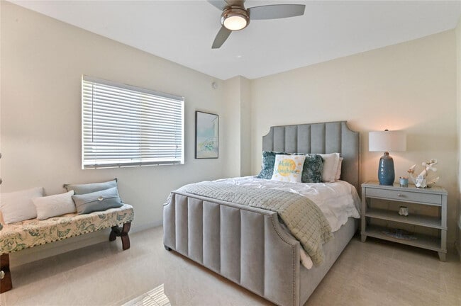 Building Photo - 2650 Lake Shore Dr