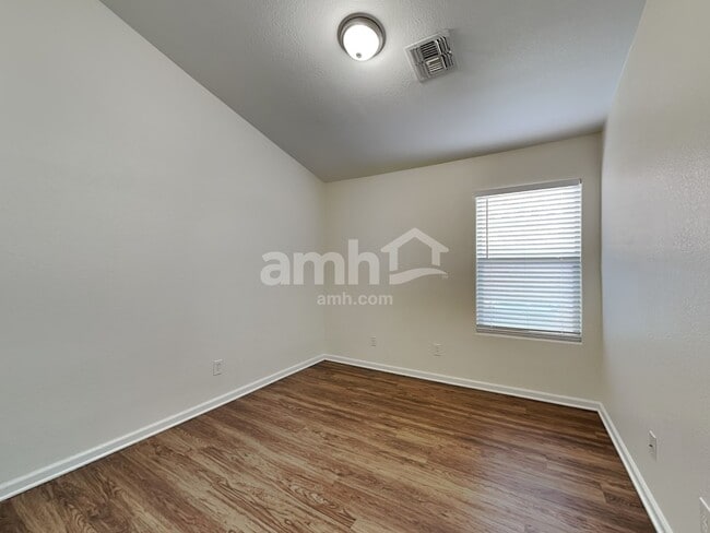 Building Photo - 15848 W Linden St