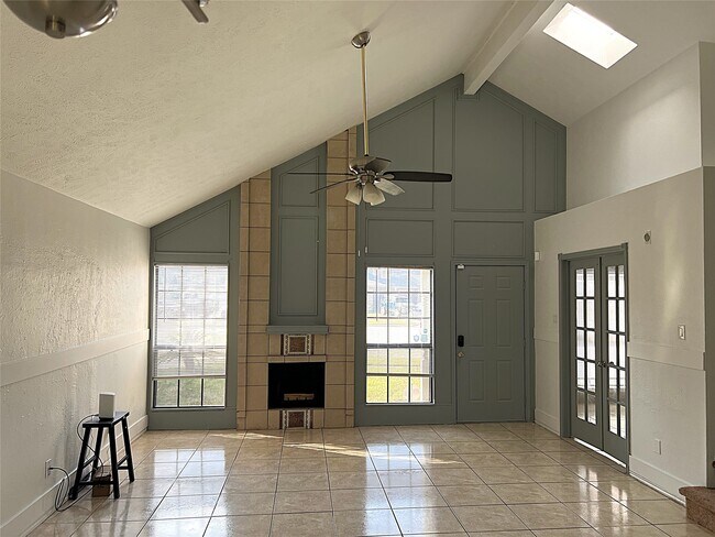 Building Photo - 19906 Rising Star Dr