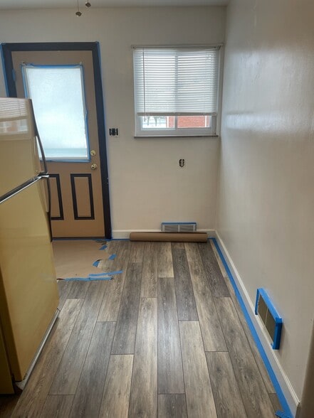 Building Photo - 816 Brady Ave