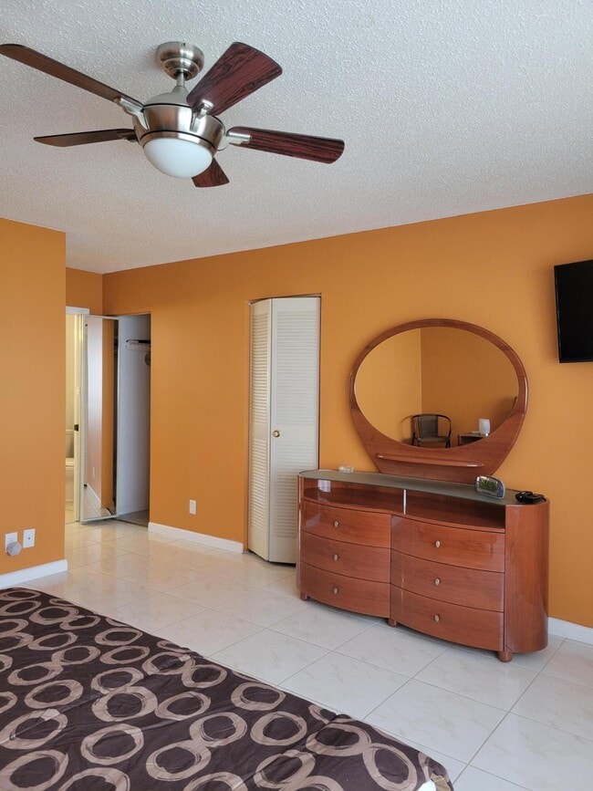Building Photo - 14629 Canalview Dr
