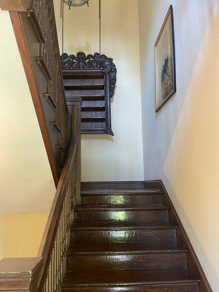 Entry foyer - 1540 N Lake Ave