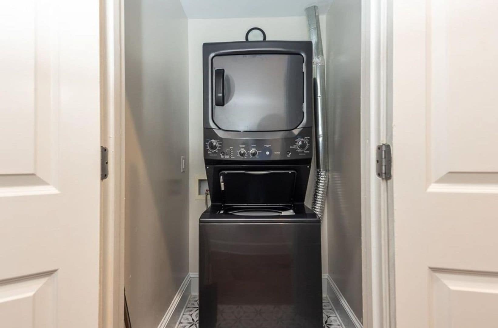 Building Photo - 95 S Main St