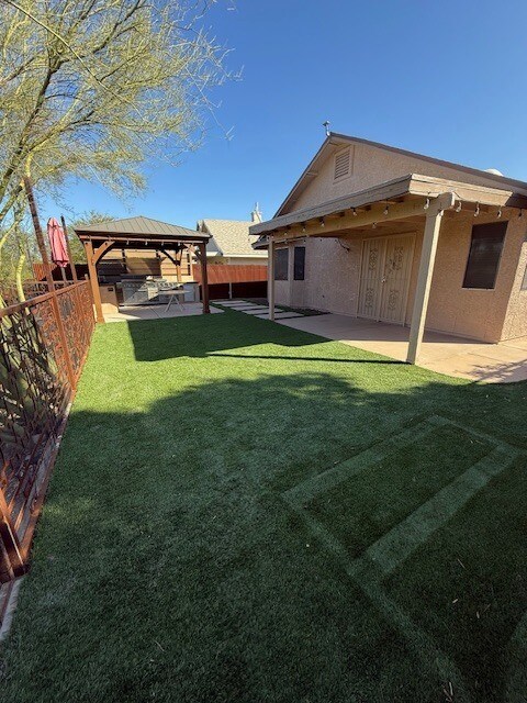 Building Photo - FOR RENT