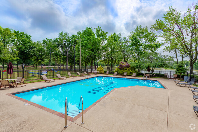 Sparkling Pool - GreenRock Estates