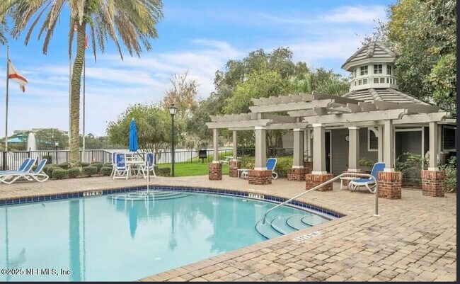 Building Photo - 3938 Hendricks Ave