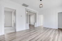 Building Photo - 3 Bedroom available in Goose Hollow!