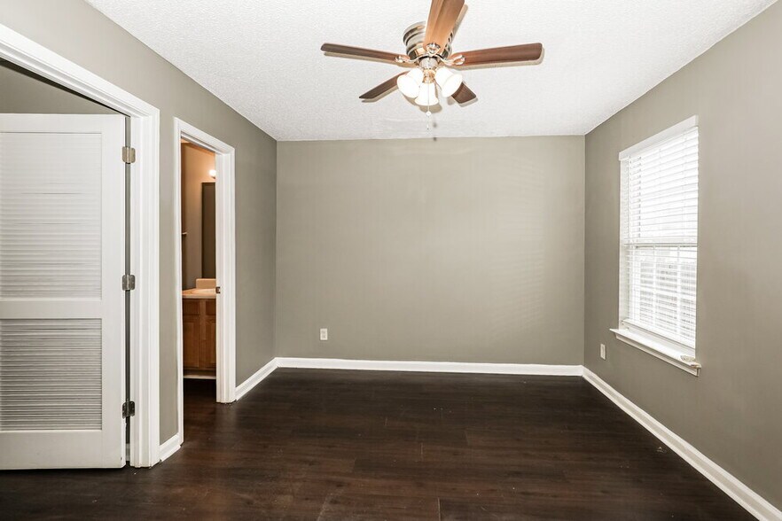 Building Photo - 2025 Registry Dr