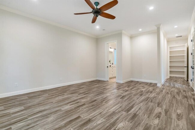 Building Photo - 12110 W Tara Plantation Dr