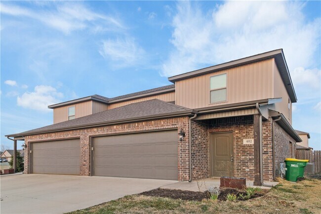 Building Photo - 402 Barbet Dr