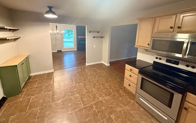 Building Photo - 316 Marzee Ann Dr