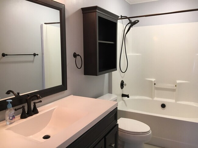 Building Photo - 116 W Middlebury Ln SW